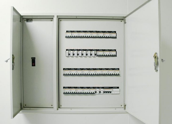 配电变压器低压侧断路器三段式电流保护值的整定计算方法